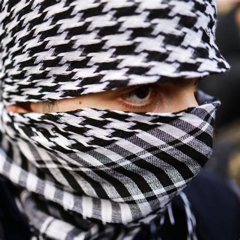 keffiyeh scarf controversy